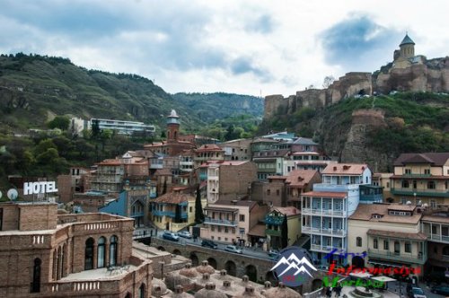 Azərbaycan dilinin tədrisi tarixində mühüm bir dövr: = Tiflis ziyalı mühitindəki təşəbbüslər = 