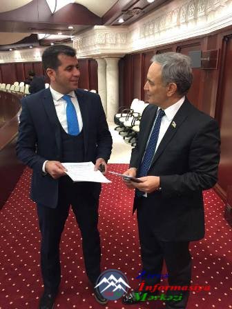 Əflatun Amaşov Parlament Jurnalistlərinin iş şəraiti ilə tanış olub