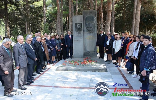 Böyük mütəfəkkir Cəlil Məmmədquluzadənin məzarı önündə anım tədbiri keçirildi