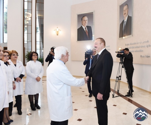 Prezident İlham Əliyev və birinci xanım Mehriban Əliyeva Bakıda Elmi-Tədqiqat Tibbi Bərpa İnstitutunda əsaslı yenidənqurmadan sonra yaradılan şəraitlə tanış olublar