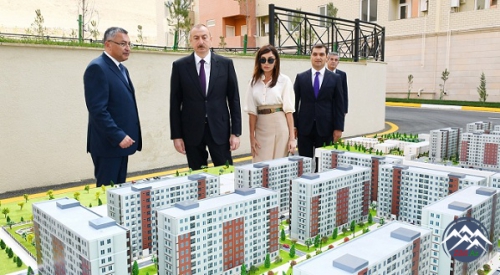 İlham Əliyev məcburi köçkünlər üçün salınmış “Qobu Park-2” yaşayış kompleksinin açılışında iştirak edib